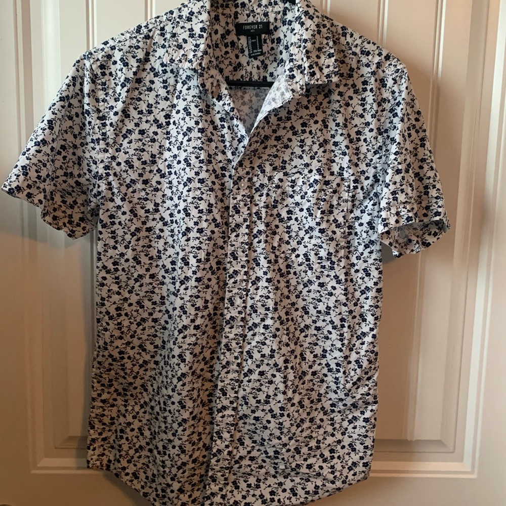 Express Men’s small button down shirt like new